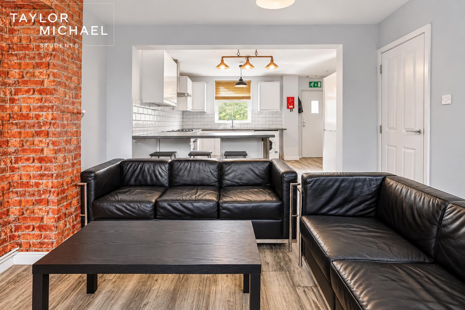 Open Plan Living Room/Kitchen